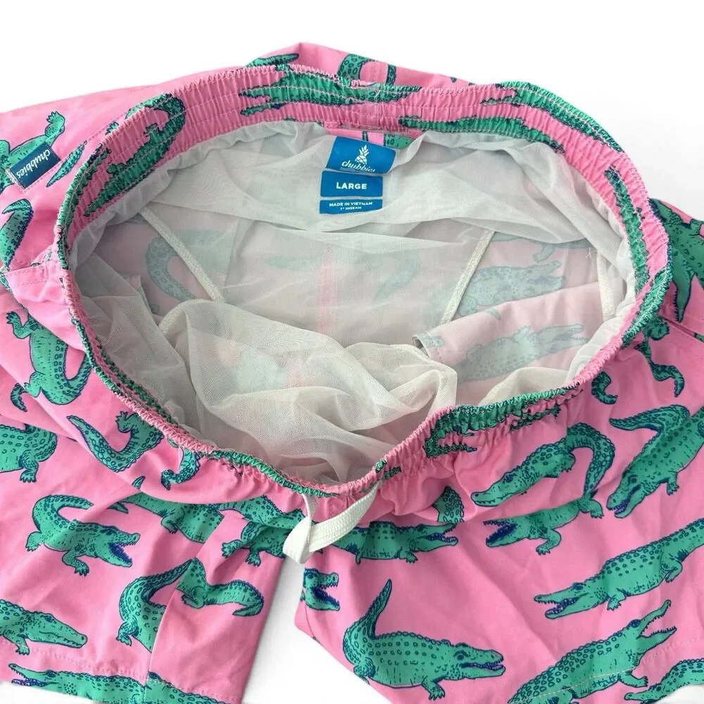 Chubbies The Gem Glades Swim Trunks Men L Pink Alligator Print AOP Stretch Lined